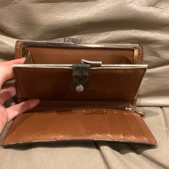 Louis Vuitton Monogram Vintage Wallet. Pre-loved. Some wear. - Picture 5 of 6